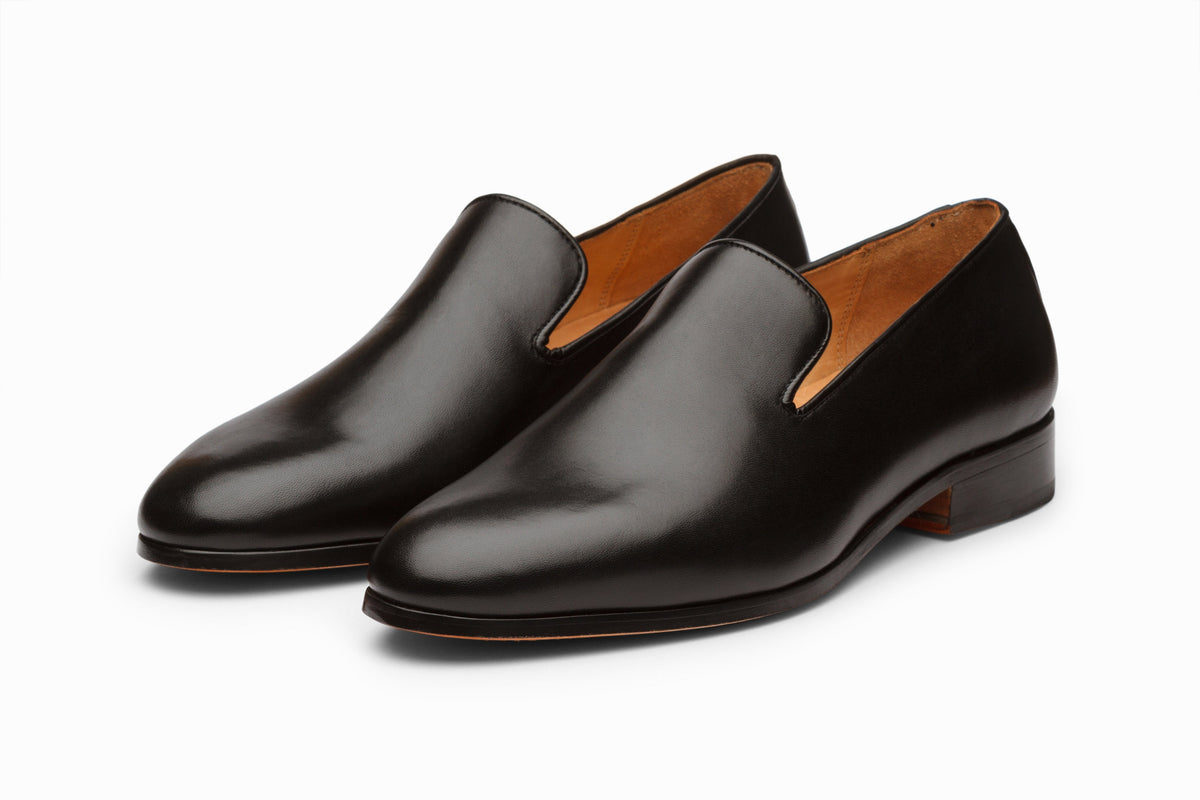 Venetian Loafer Black three-quarter front view on white background