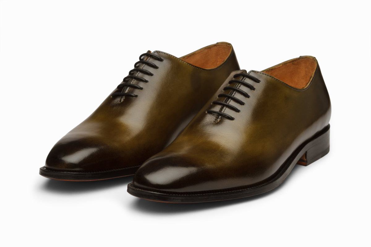 Wholecut Oxford Olive Black Patina three-quarter front view on white background