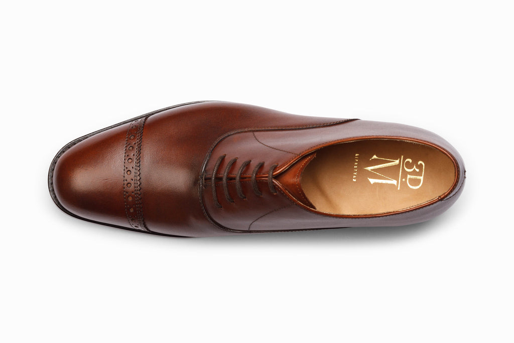 Brown quarter brogue Oxford on-foot walking lifestyle detail