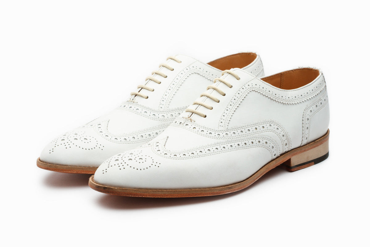 Wingtip Oxford Classic White three-quarter front view on white background